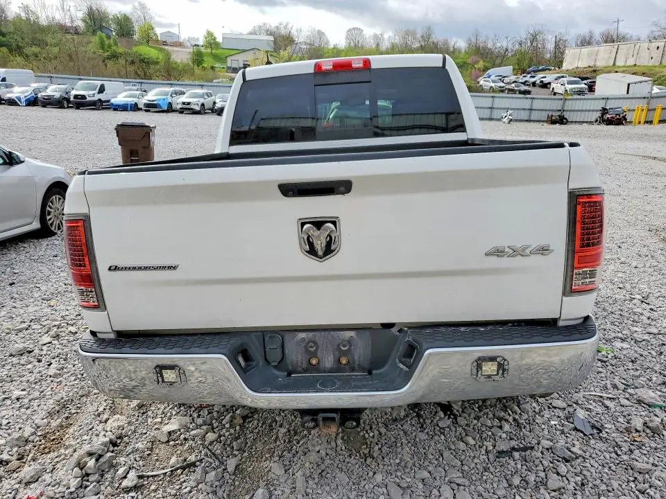 2016 RAM 1500 SLT  