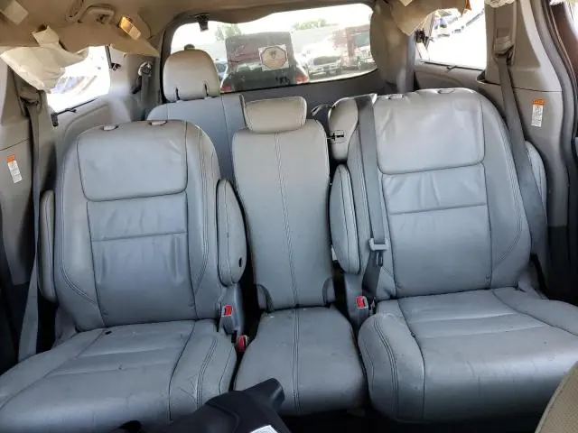 2016 TOYOTA SIENNA XLE  