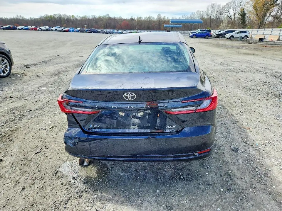 2025 TOYOTA CAMRY XLE  