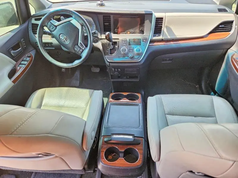 2017 TOYOTA SIENNA LIMITED PREMIUM 7-PASSENGER  