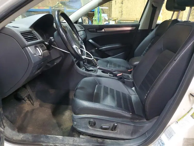 2015 VOLKSWAGEN PASSAT SE  