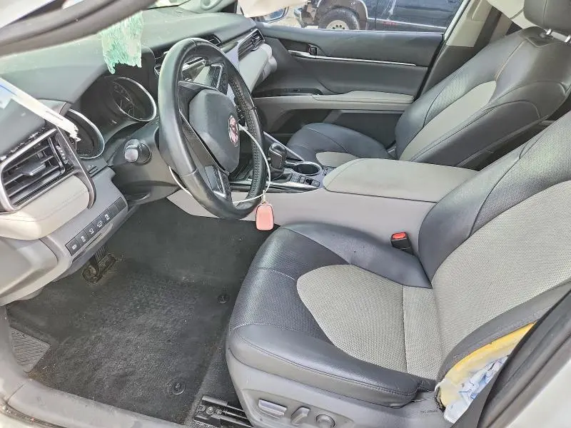 2020 TOYOTA CAMRY XLE  