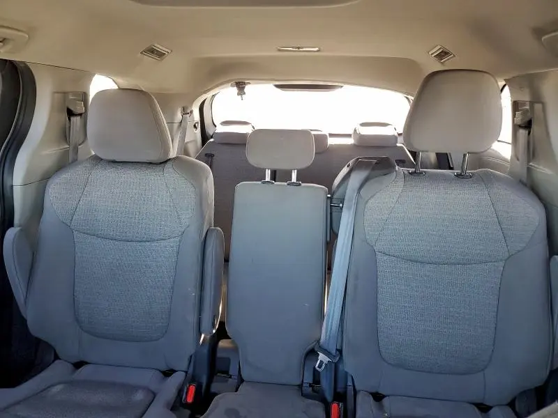 2021 TOYOTA SIENNA LE  