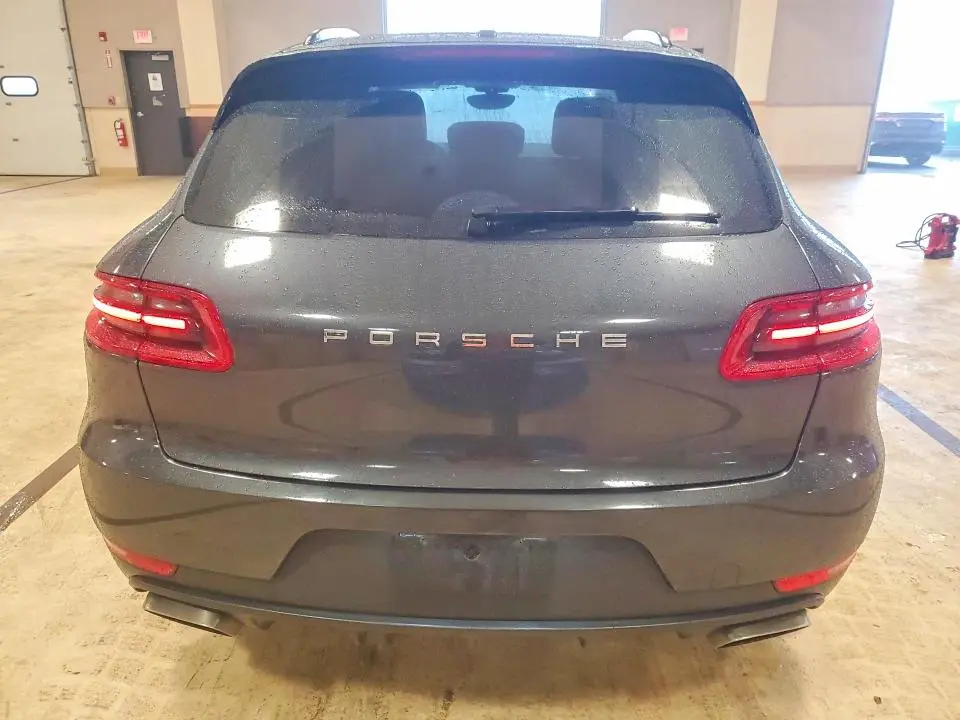 2018 PORSCHE MACAN   