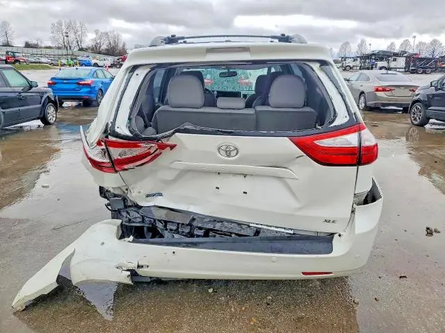 2016 TOYOTA SIENNA XLE PREMIUM 8-PASSENGER  