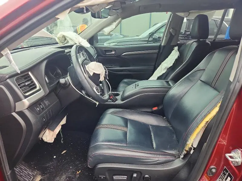 2019 TOYOTA HIGHLANDER SE  