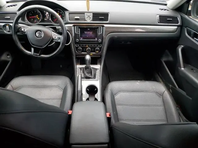 2016 VOLKSWAGEN PASSAT SE  
