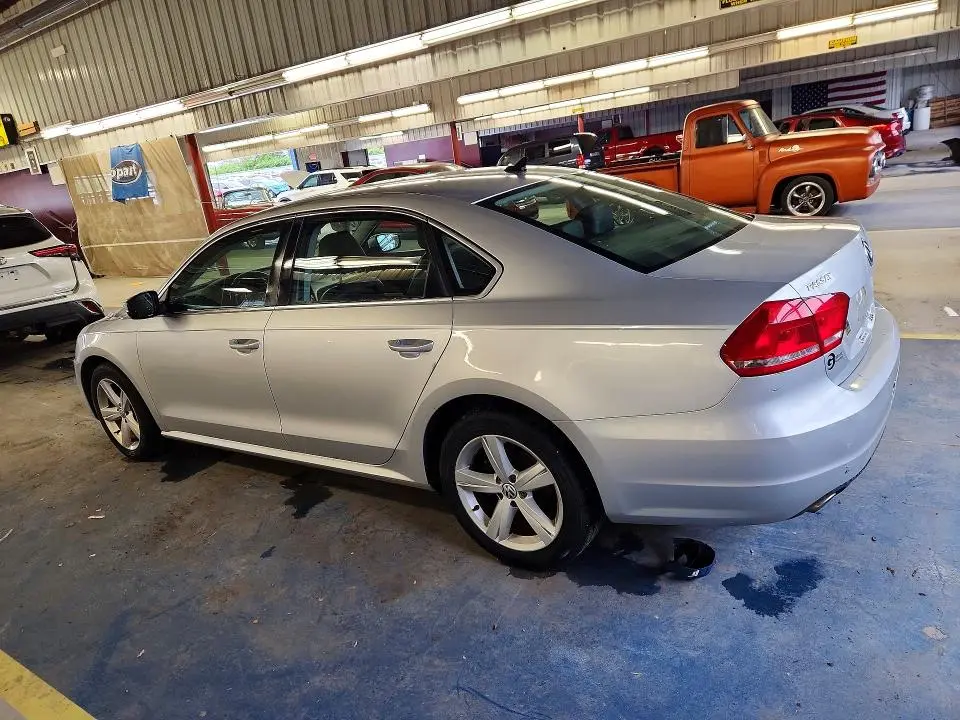 2013 VOLKSWAGEN PASSAT SE  