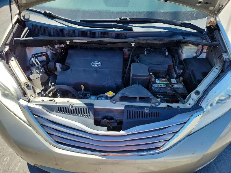2015 TOYOTA SIENNA XLE PREMIUM 8-PASSENGER  