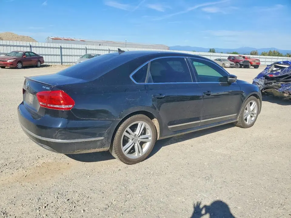 2013 VOLKSWAGEN PASSAT   