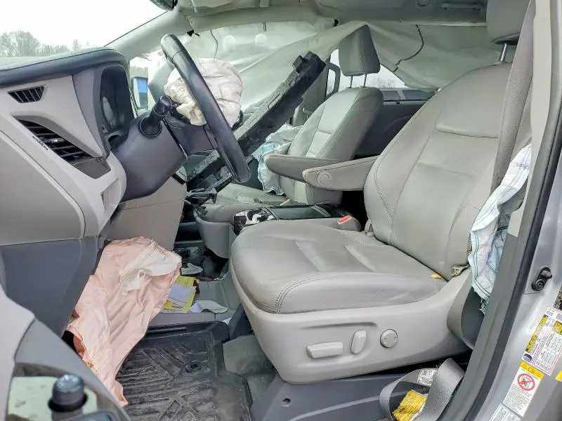 2018 TOYOTA SIENNA   