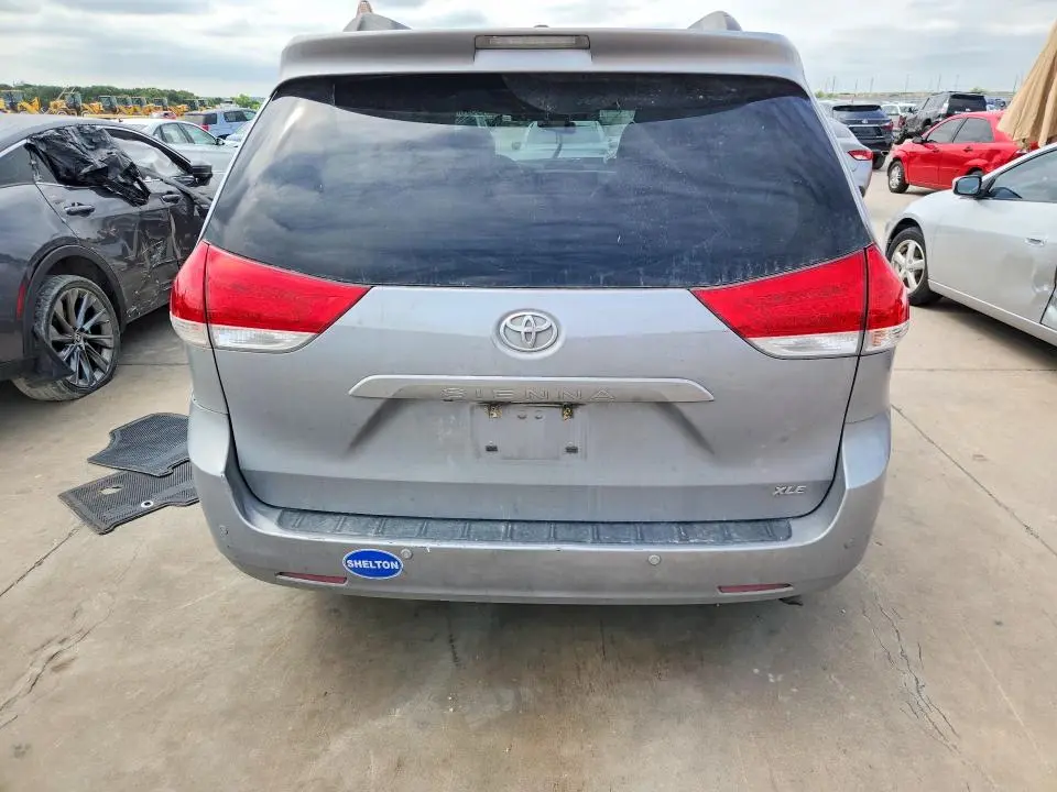 2013 TOYOTA SIENNA XLE 8-PASSENGER  