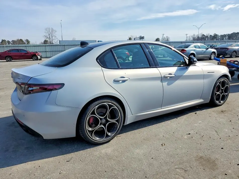 2024 ALFA ROMEO GIULIA TI  
