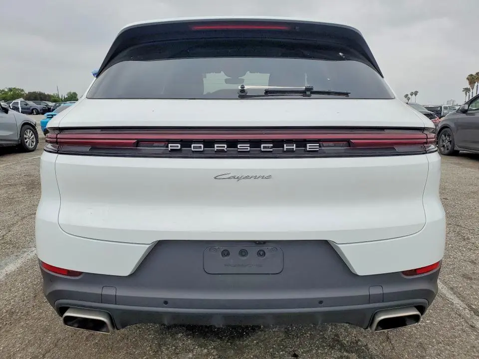 2025 PORSCHE CAYENNE   