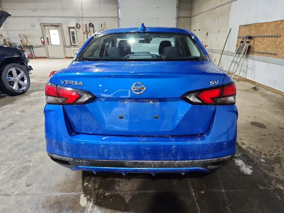 2022 NISSAN VERSA SV  