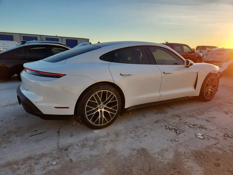2021 PORSCHE TAYCAN   