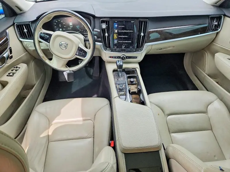 2018 VOLVO S90 T5 MOMENTUM  