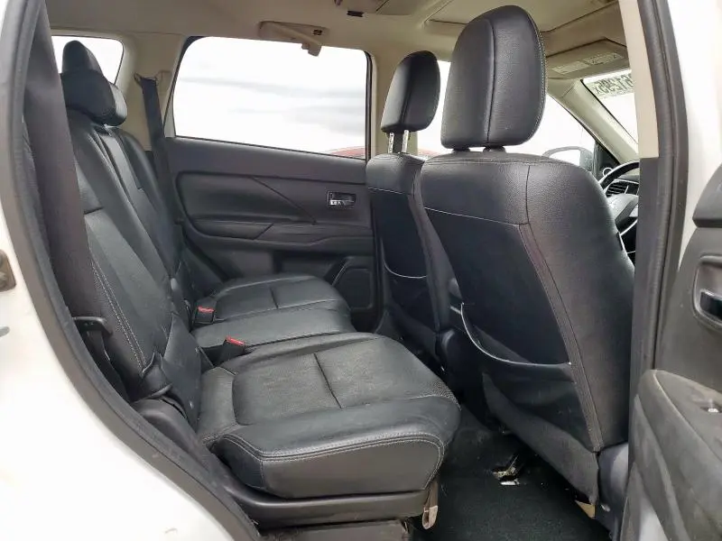 2016 MITSUBISHI OUTLANDER SE  