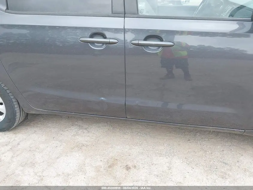2016 KIA SEDONA LX