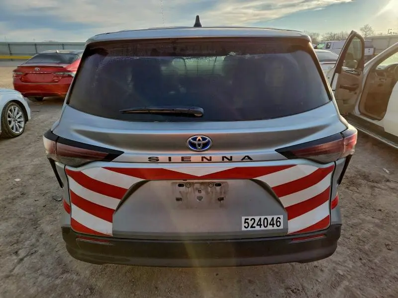 2024 TOYOTA SIENNA LE 8-PASSENGER  