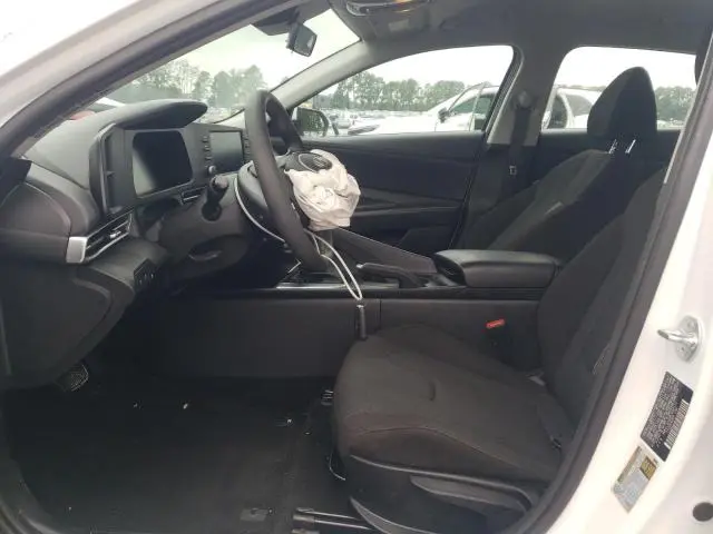 2024 HYUNDAI ELANTRA SE  