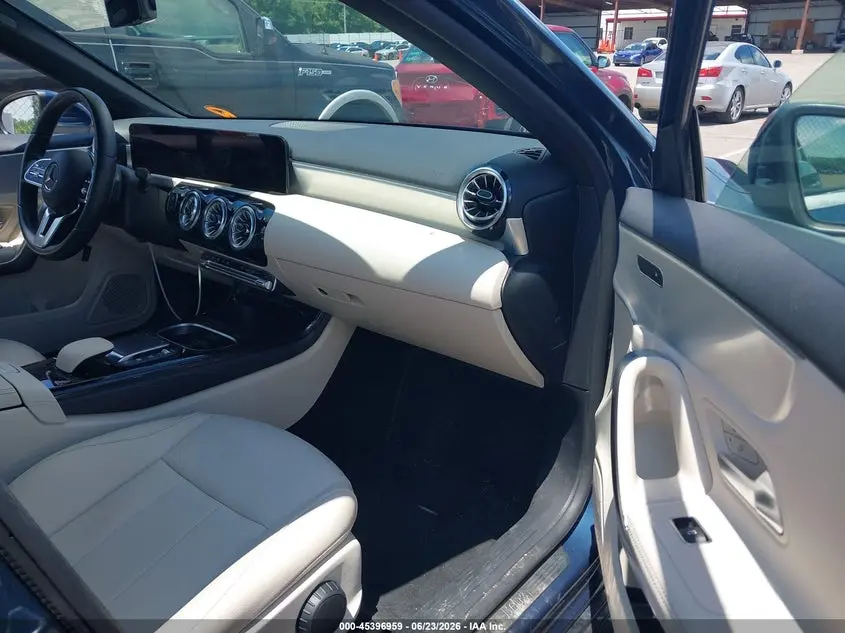 2022 MERCEDES-BENZ A 220  