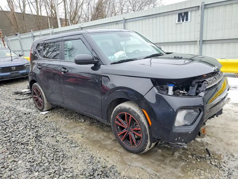2022 KIA SOUL LX  