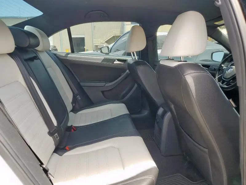 2016 VOLKSWAGEN JETTA SPORT  