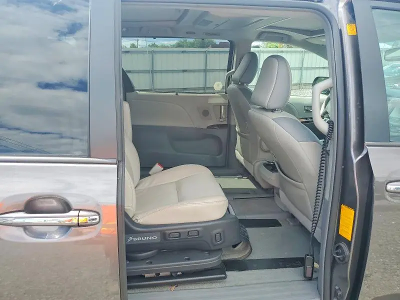2012 TOYOTA SIENNA LIMITED 7-PASSENGER  