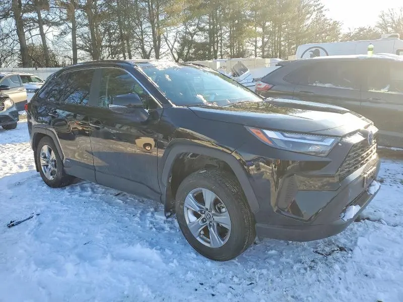 2024 TOYOTA RAV4 XLE  