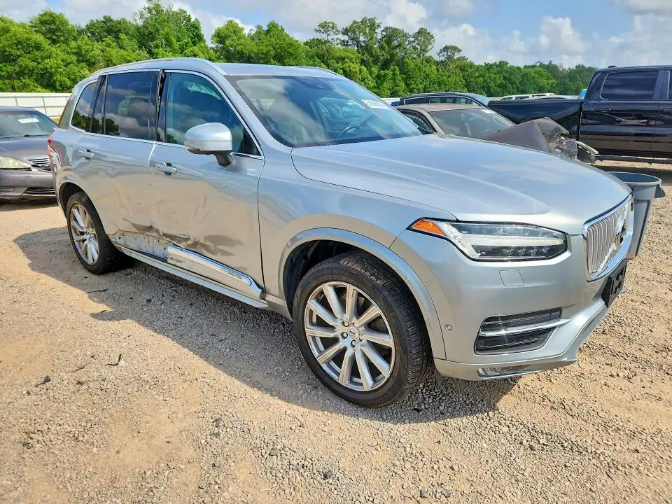 2017 VOLVO XC90 T6  
