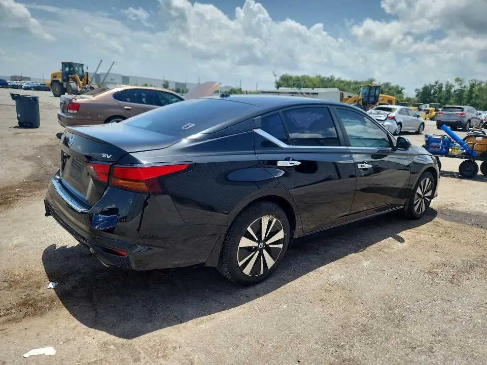 2021 NISSAN ALTIMA SV  