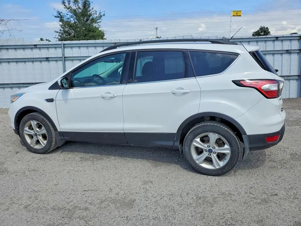 2017 FORD ESCAPE SE  