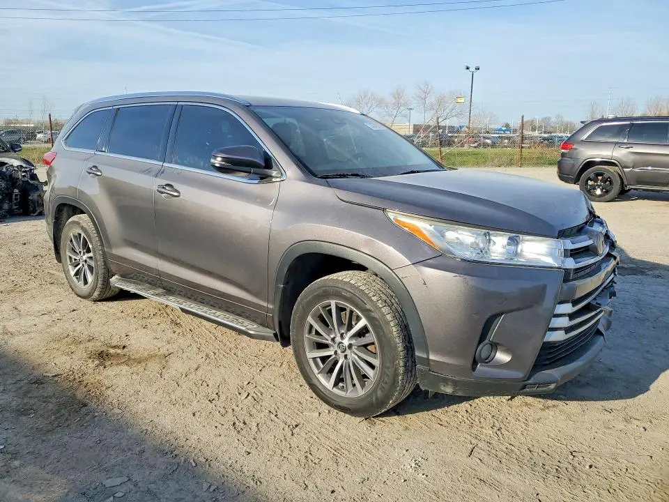 2017 TOYOTA HIGHLANDER XLE  