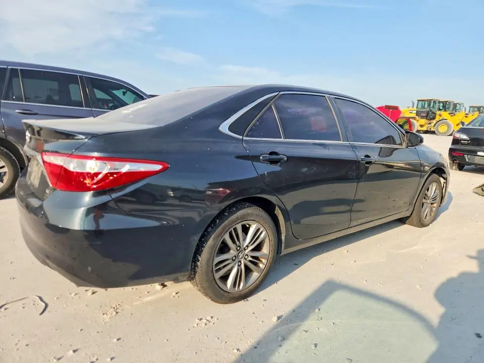 2017 TOYOTA CAMRY SE  