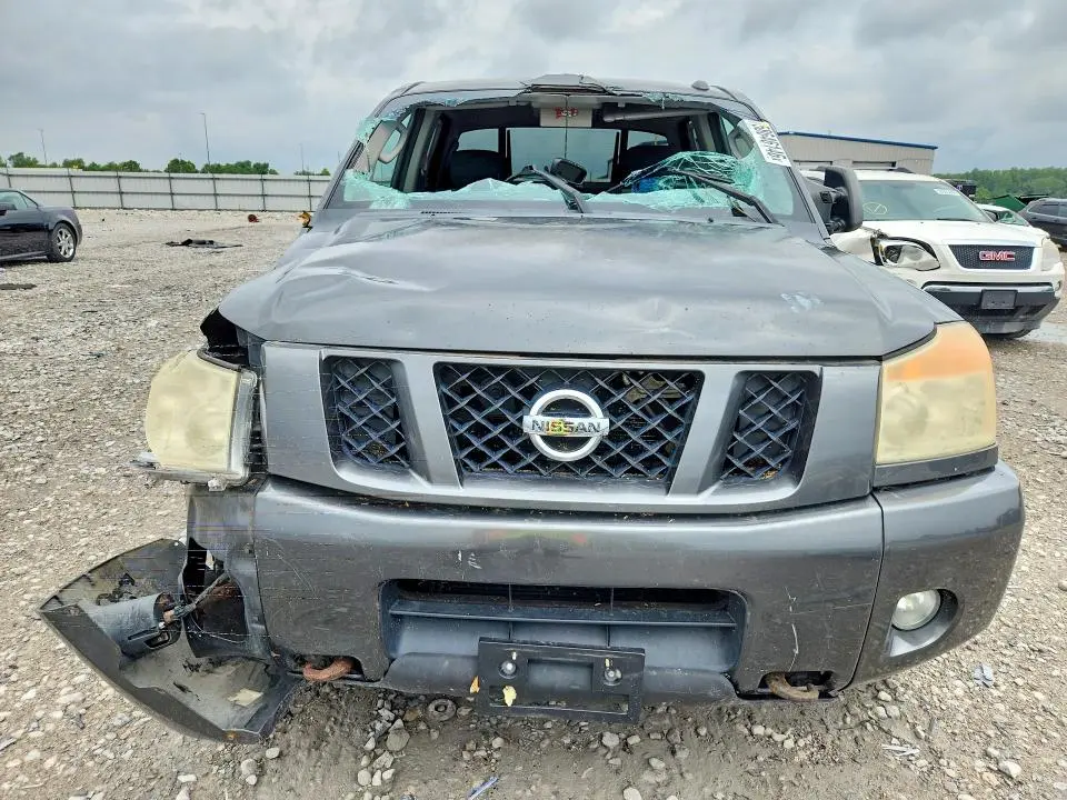 2011 NISSAN TITAN SV  