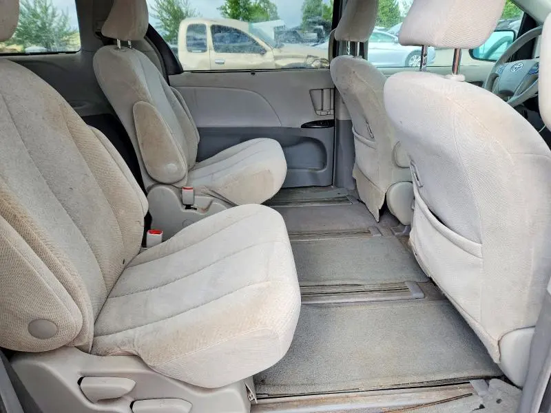 2011 TOYOTA SIENNA LE  