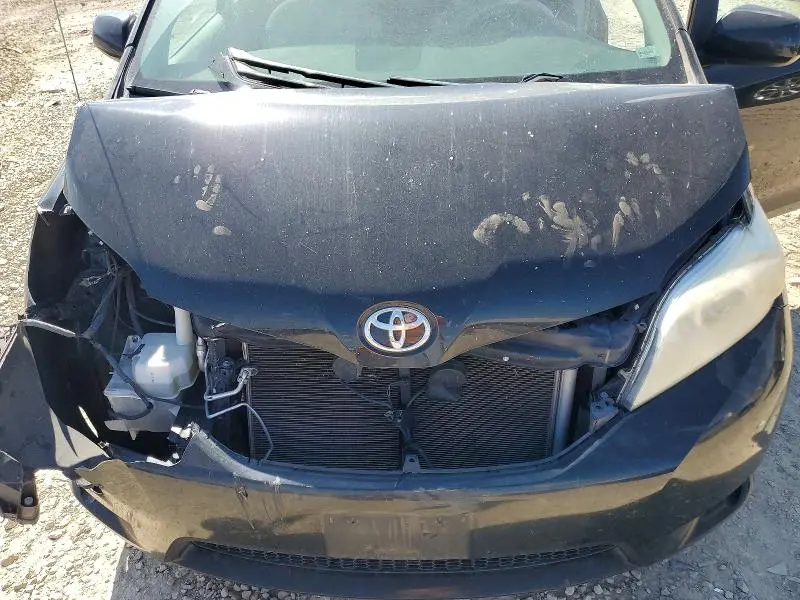 2014 TOYOTA SIENNA LE  