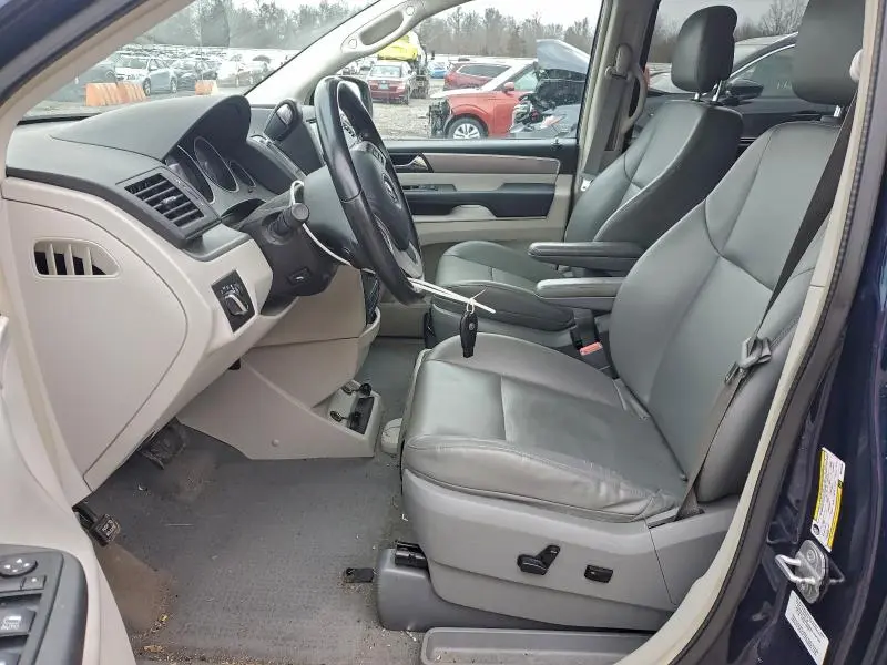 2013 VOLKSWAGEN ROUTAN SE  
