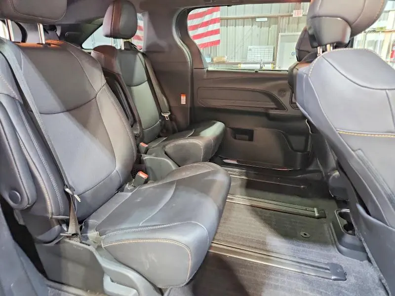 2024 TOYOTA SIENNA WOODLAND EDITION  