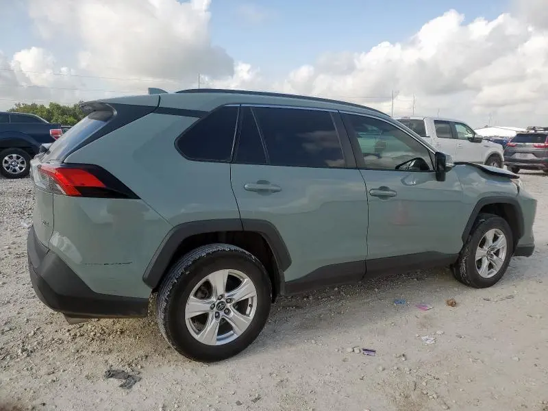 2021 TOYOTA RAV4 XLE  
