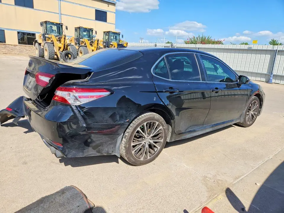 2019 TOYOTA CAMRY SE  