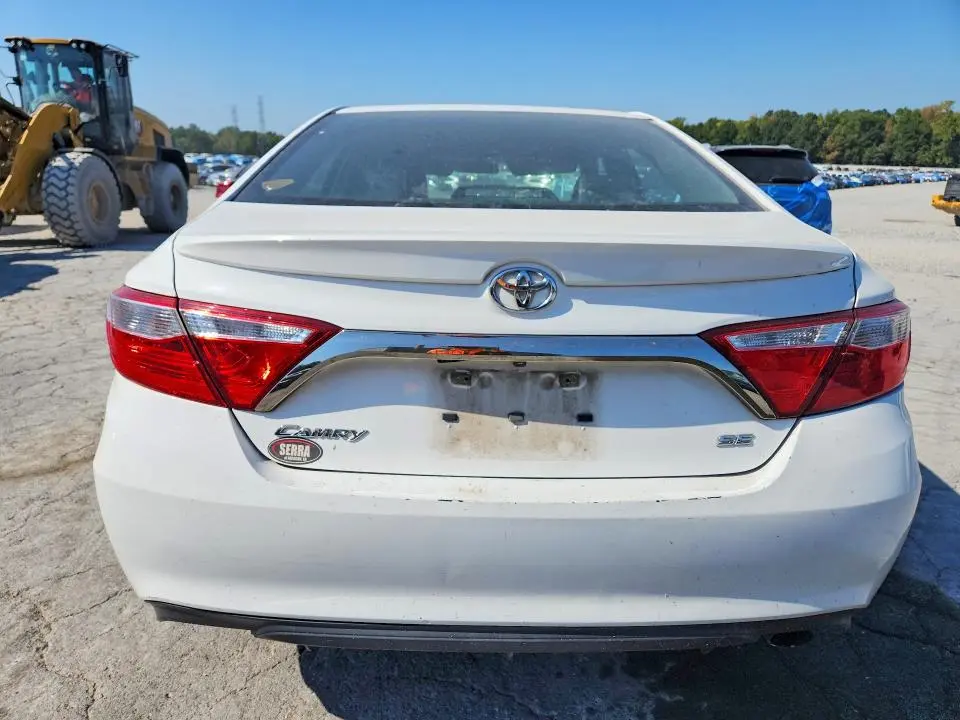 2017 TOYOTA CAMRY SE  