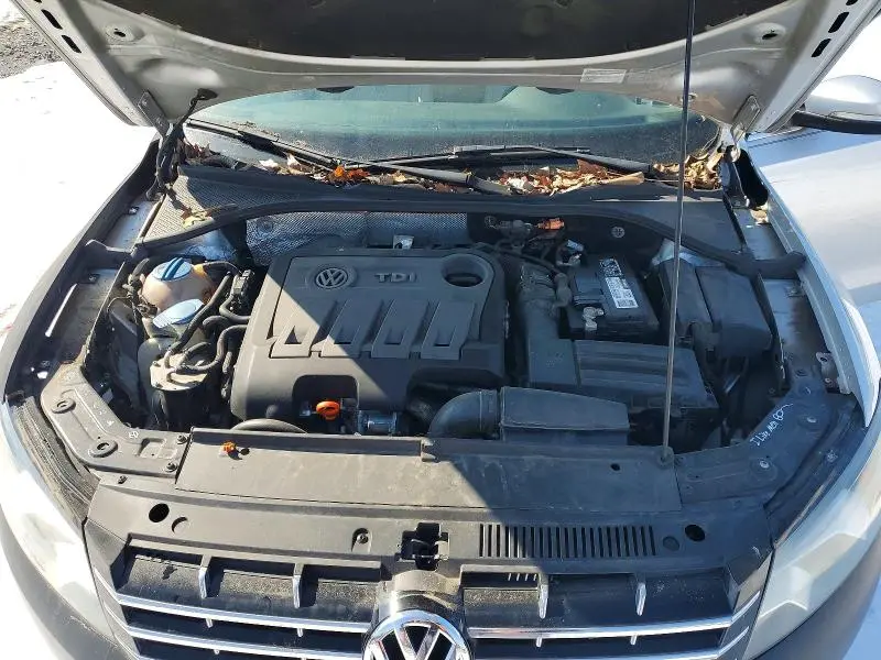 2013 VOLKSWAGEN PASSAT SE  