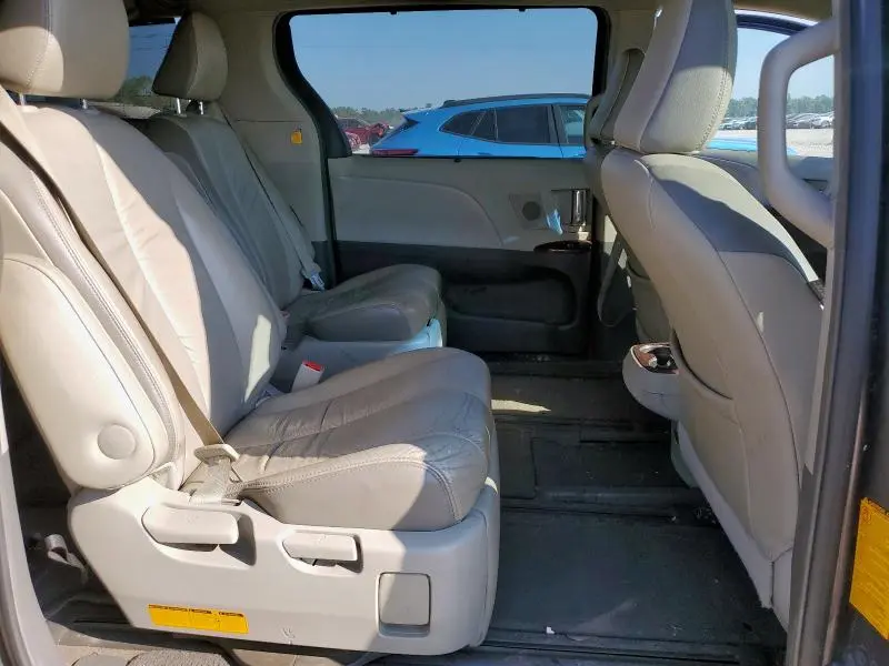 2012 TOYOTA SIENNA XLE  