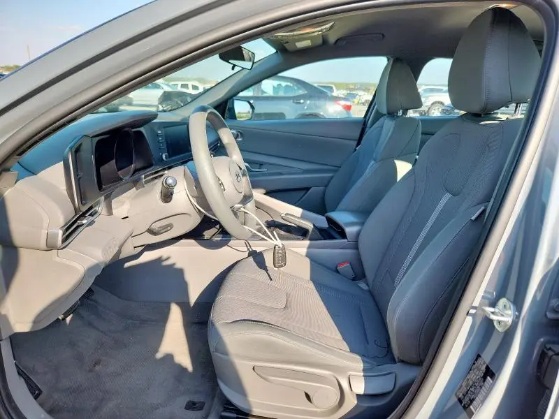 2022 HYUNDAI ELANTRA SE  