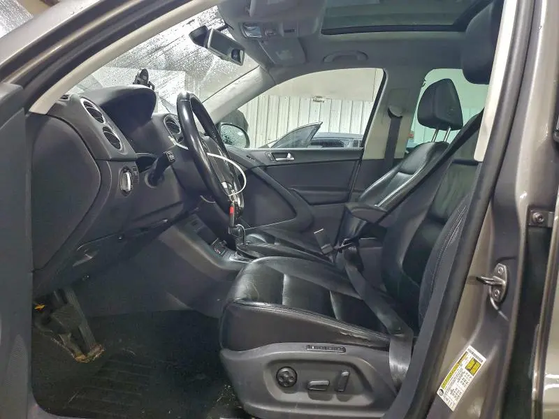 2011 VOLKSWAGEN TIGUAN S  