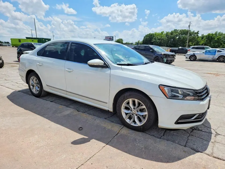2016 VOLKSWAGEN PASSAT S  