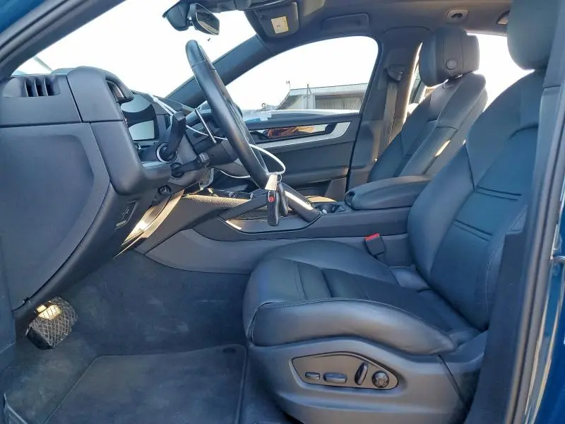 2024 PORSCHE CAYENNE COUPE  