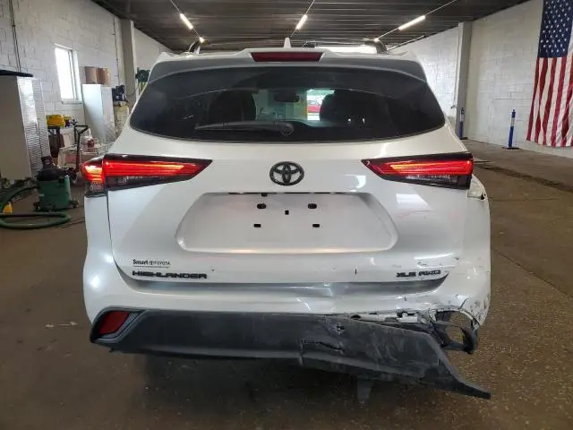 2022 TOYOTA HIGHLANDER XLE  